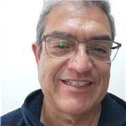 Ingeniero informático para darle curso a soluciones de tecnología